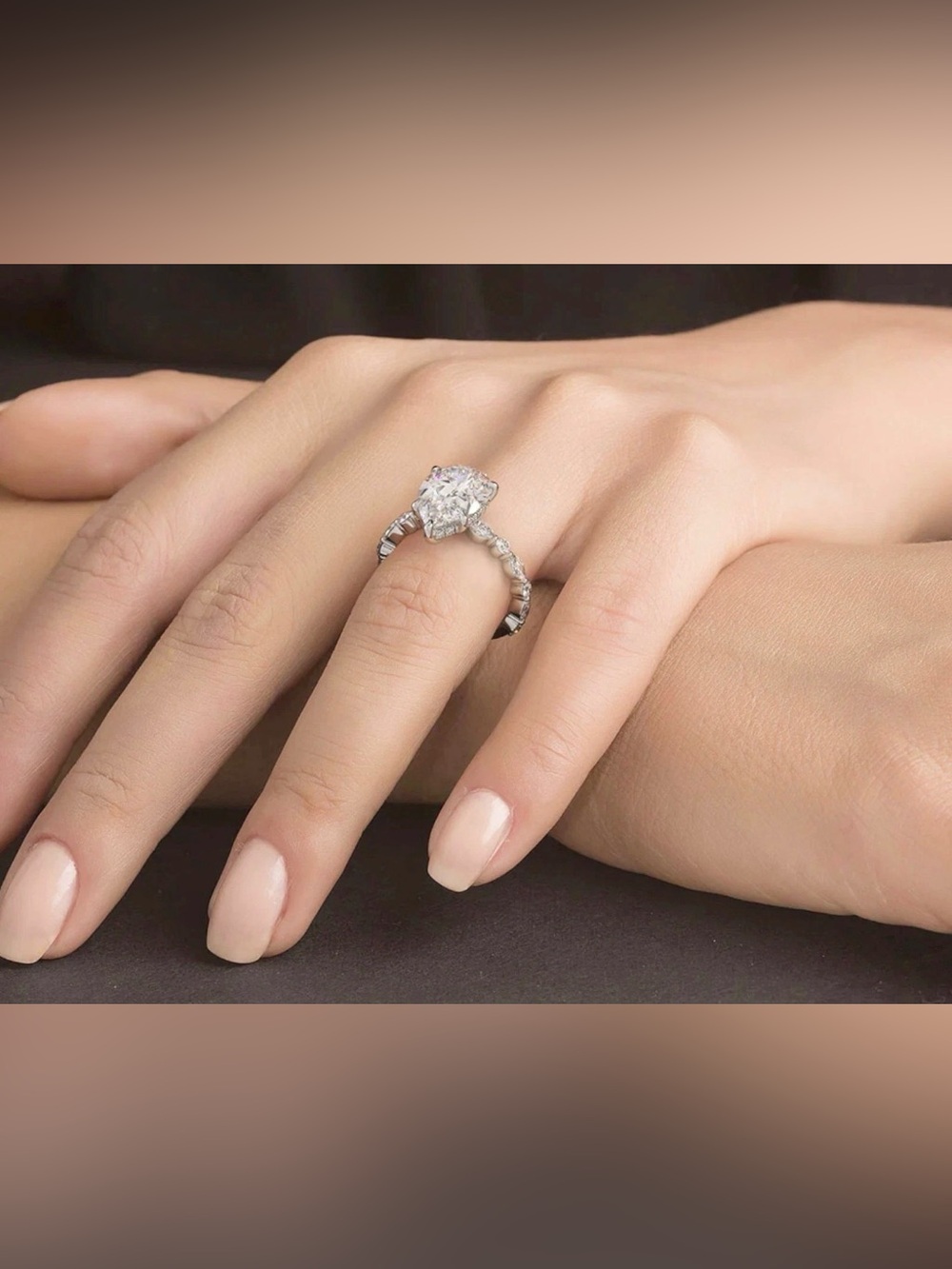 Genuine Diamond, set in sliver. Halo Ring - Elegant, 4 ct NEW